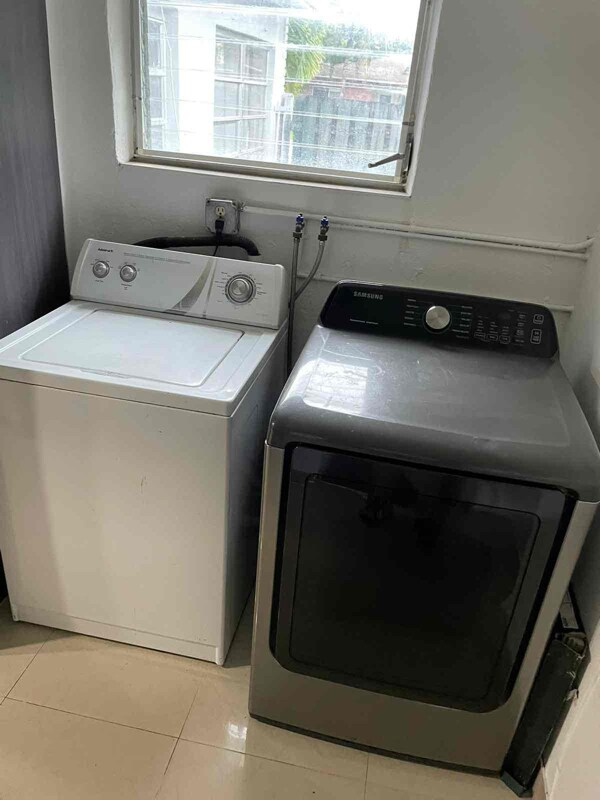 Building Photo - 21 SE 13th St