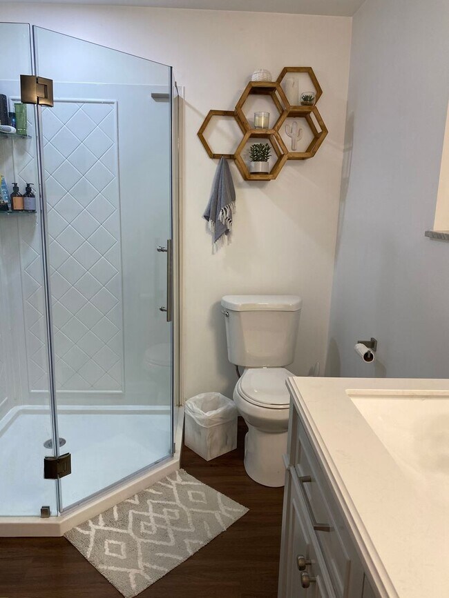 Building Photo - NEWLY RENOVATED 2 BEDROOM IN THE HEART OF SOUTHSIDE!