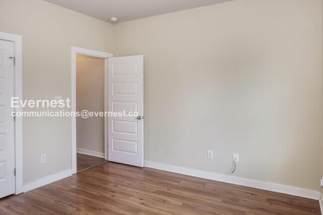 Building Photo - 120 Grip Dr