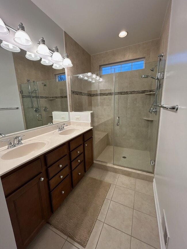 Building Photo - 115 Tanglewood Manor Dr