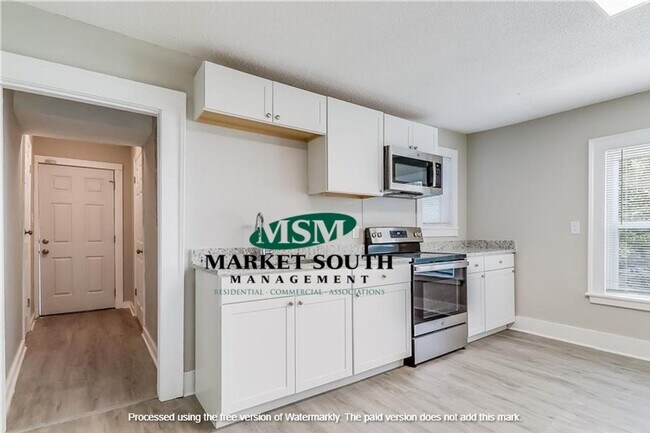 Building Photo - 33 E 1423