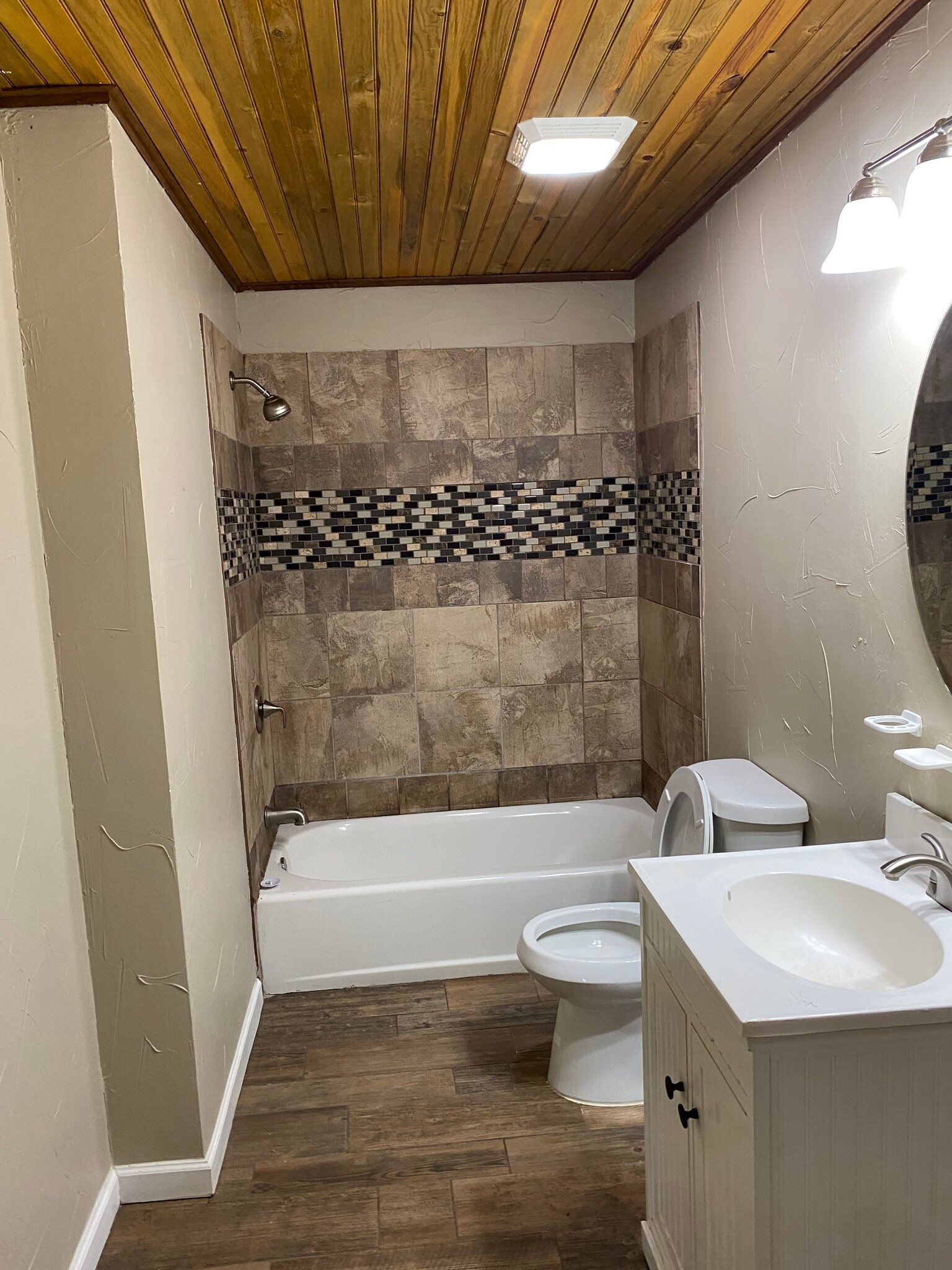bathroom - 400 N Plum St
