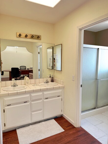 Building Photo - 7653 Phelan Rd