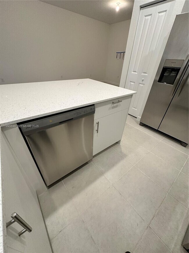 Building Photo - $2,499 2889 SE 25rd