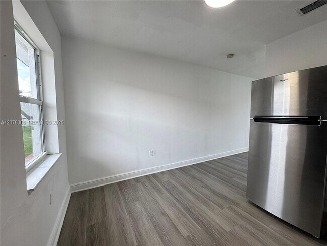 Building Photo - 9355 SW 39th St
