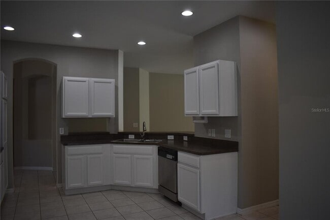 Building Photo - 644 Chesney Dr