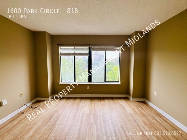 Building Photo - 1600 Park Cir