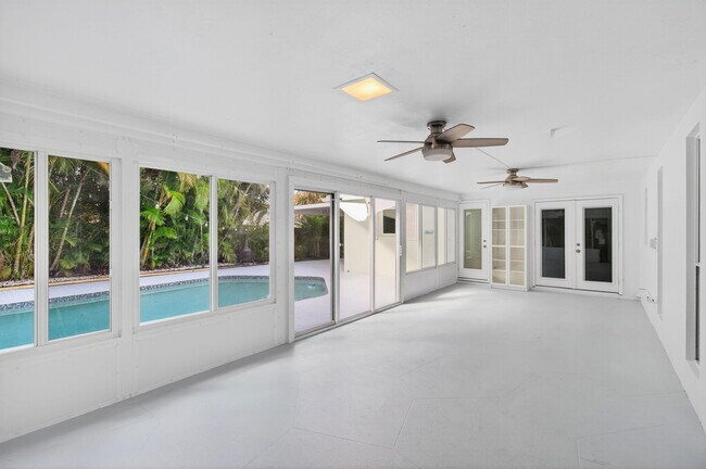 Building Photo - 699 NW 16th Ave