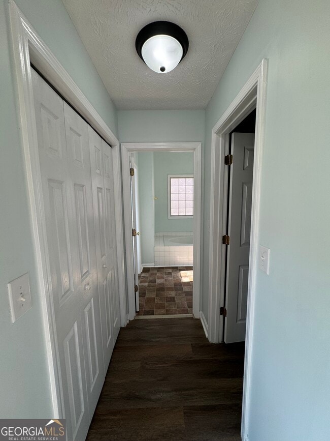 Building Photo - 1009 Chads Ridge Dr