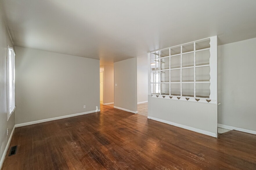 Building Photo - 5903 Fairlane Dr