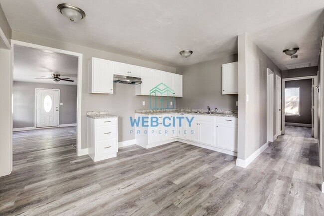 Building Photo - 508 S Jesse Lee St