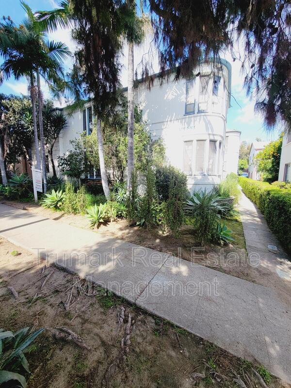 Building Photo - 3741 Los Feliz Blvd