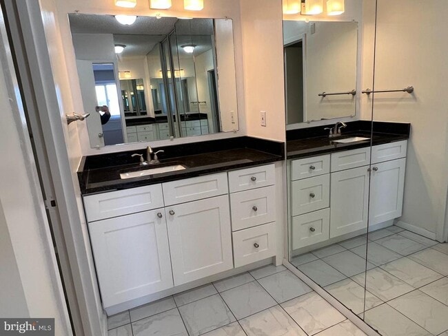 Building Photo - 1225 Martha Custis Dr