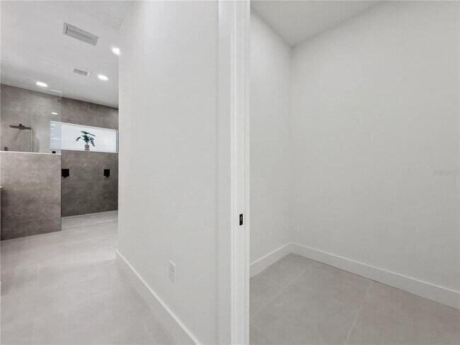 Building Photo - 14687 Lillian Cir