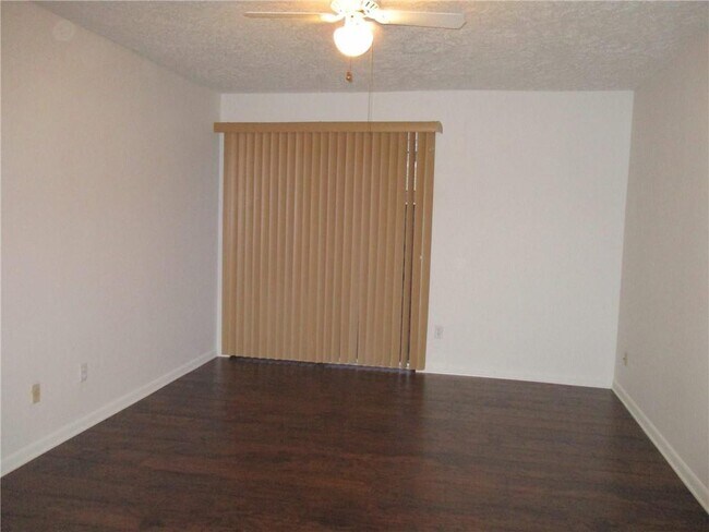 Building Photo - 102 Westcliff Center St