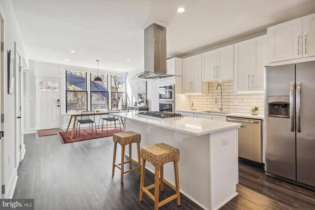 Building Photo - 416 Longfellow St NW