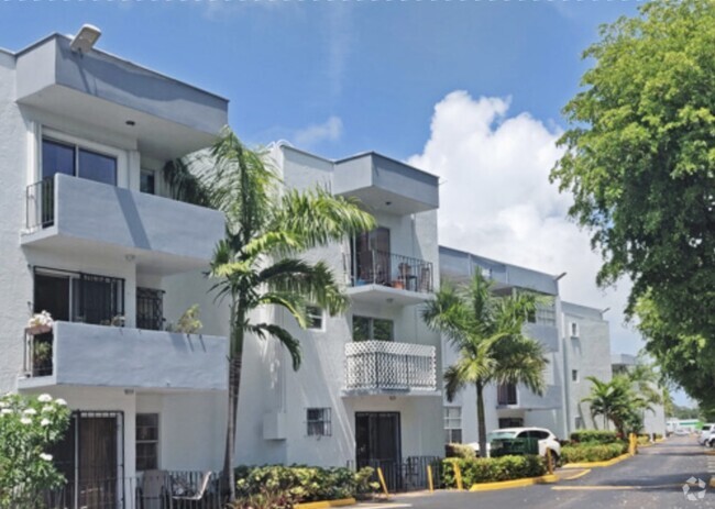 Building Photo - 2498 SW 17th Ave