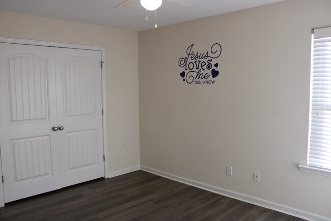 Building Photo - 234 Beckingham Dr