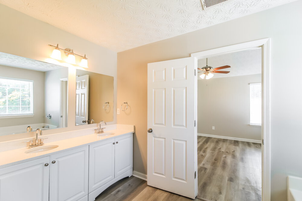 Building Photo - 3505 Creekview Dr
