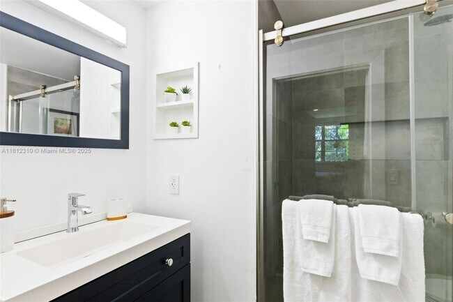 Building Photo - 19999 E Country Club Dr