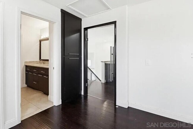 Building Photo - 561 Bayona Loop