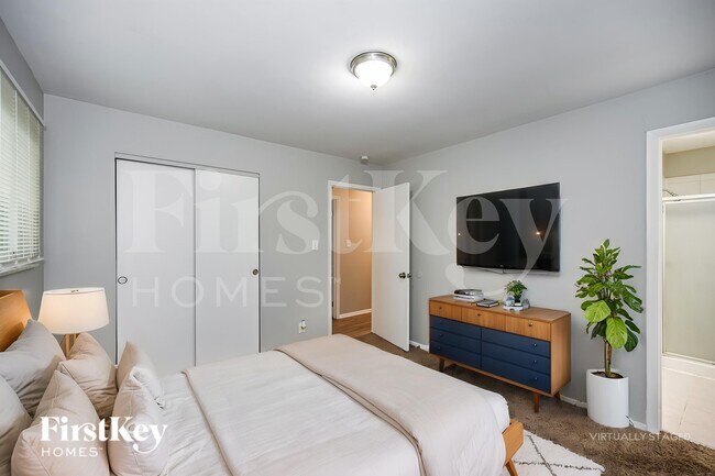 Building Photo - 1745 Pinebluff Ln