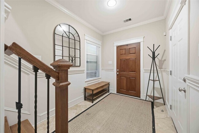 Building Photo - 621 Rutland St