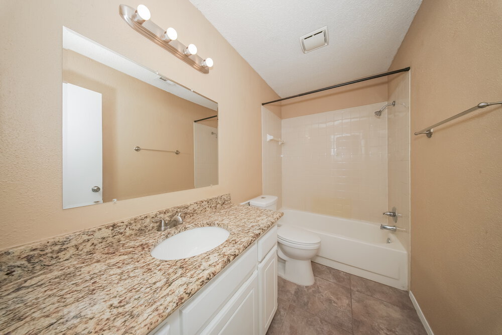 Building Photo - 11040 N Eagle Ln