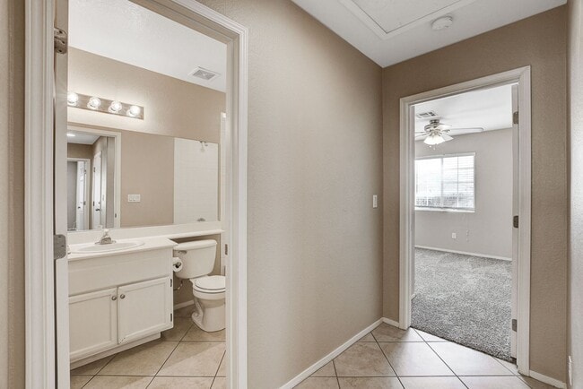 Building Photo - Adorable single story in a gated community!