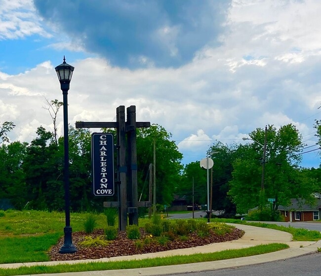 Building Photo - Welcome to Clarksville!
