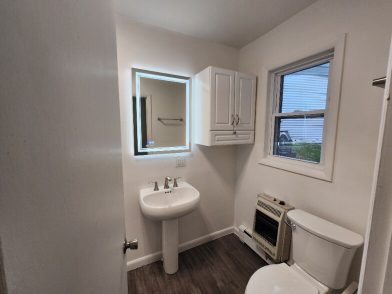 Building Photo - 15215 Charmian Rd