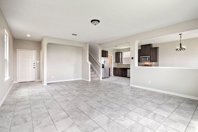 Building Photo - Charming 3-Bed, 2.5-Bath Home with Modern ...