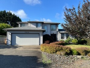 Building Photo - Stunning 4 Bedroom 2.5 Bath with Peek-a-Boo View of Puget Sound