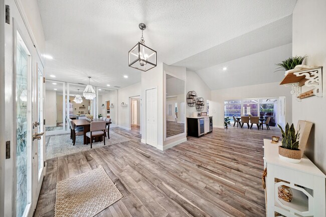 Building Photo - 7903 Plantation Lakes Dr