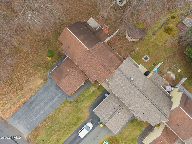 Building Photo - 4 Sugarbush Rd