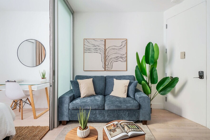 Building Photo - 317 E 78th St