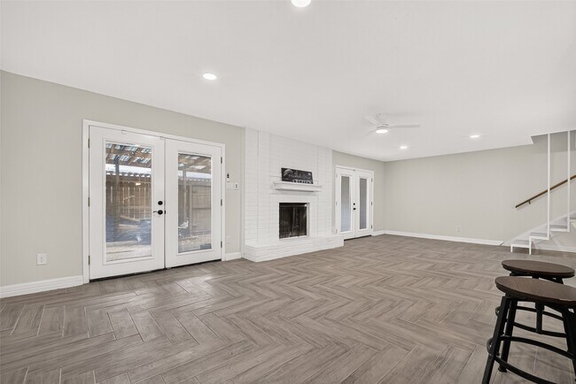 Building Photo - 10383 Briar Forest Dr