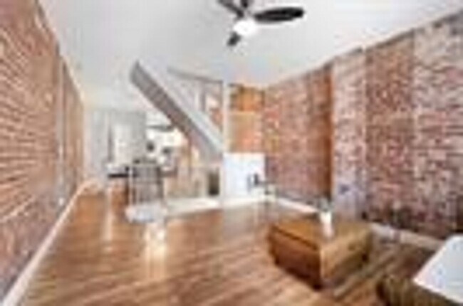 Building Photo - 516 Borland St