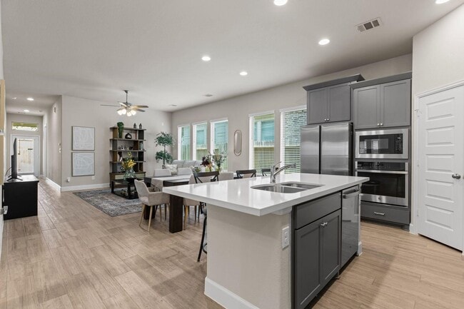 Building Photo - 321 Rise Ln