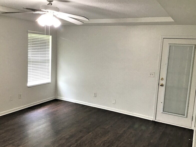 Building Photo - 2700 Darwin Ct