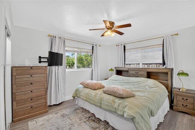 Building Photo - 554 NW 46th St