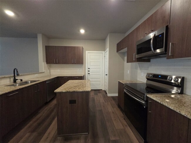 Building Photo - 9740 Grosbeak Ln