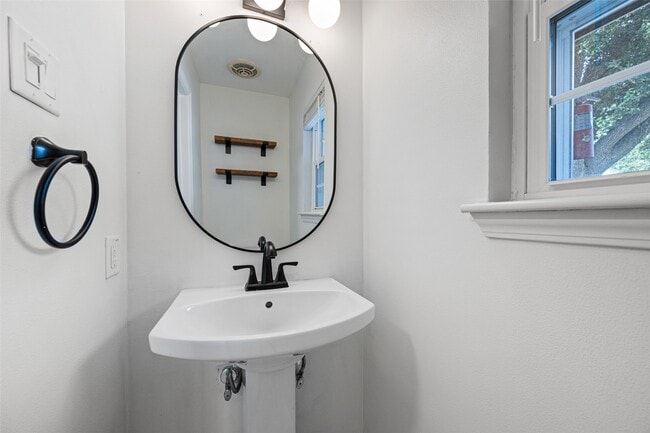 Building Photo - 5315 Rutherglenn Dr