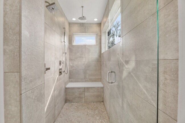 Building Photo - 2502 Southland Dr