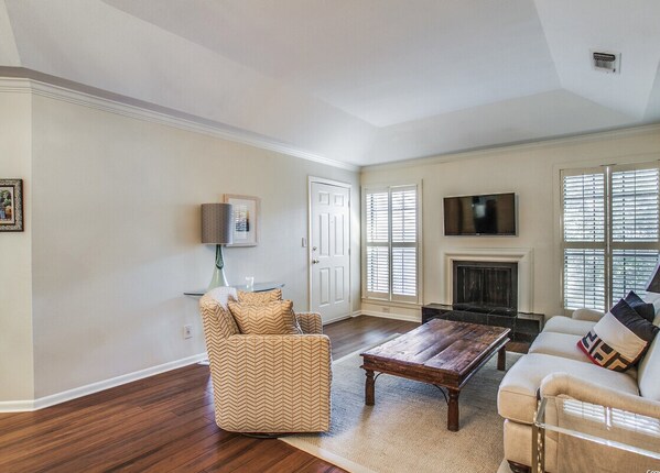 Building Photo - 201 Ellwood-277.5