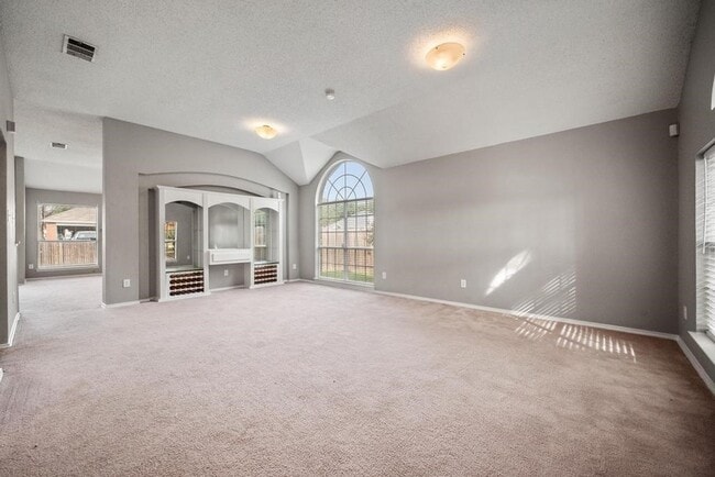 Building Photo - 7700 Glenoaks Dr