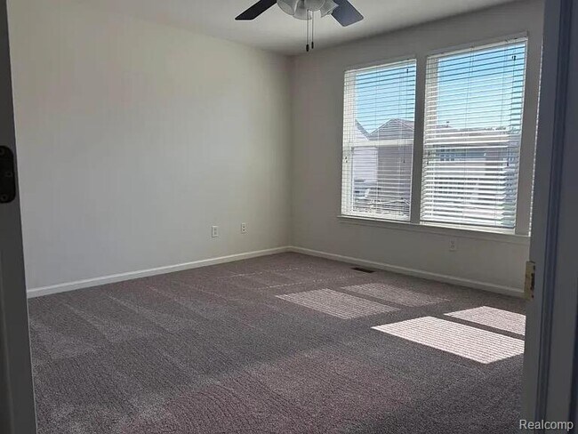 Building Photo - 4270 Sonata Dr