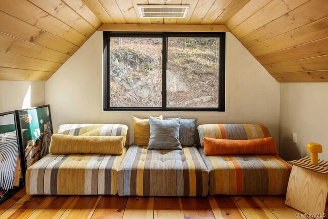 Building Photo - 407 White Schoolhouse Rd