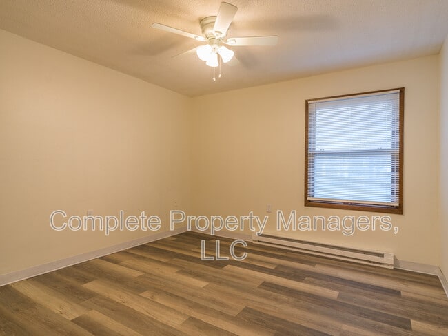 Building Photo - 302 Franke St