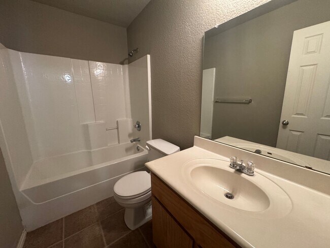 Building Photo - 3807 Ida Dr